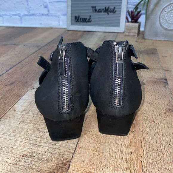 EILEEN FISHER SUEDE LEATHER STRAPPY EDGY CLASSIC BLOCK HEELS Sandals - Picture 7 of 15